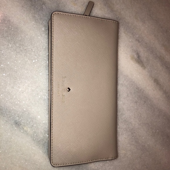 Kate Spade Wallet - Picture 2 of 8
